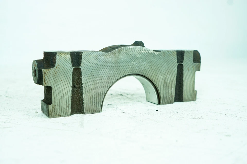 06-08 Lexus IS250 IS350 OEM Crankshaft Bearing Mounting 1 Bracket 1042 - Image 3 of 4