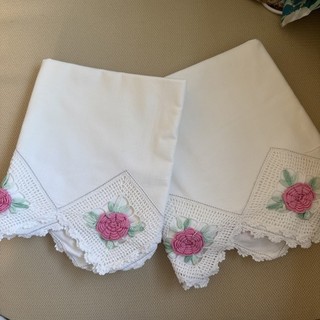 Vintage Pair Crochet Pink Rose Pillowcases Cottage Granny Core