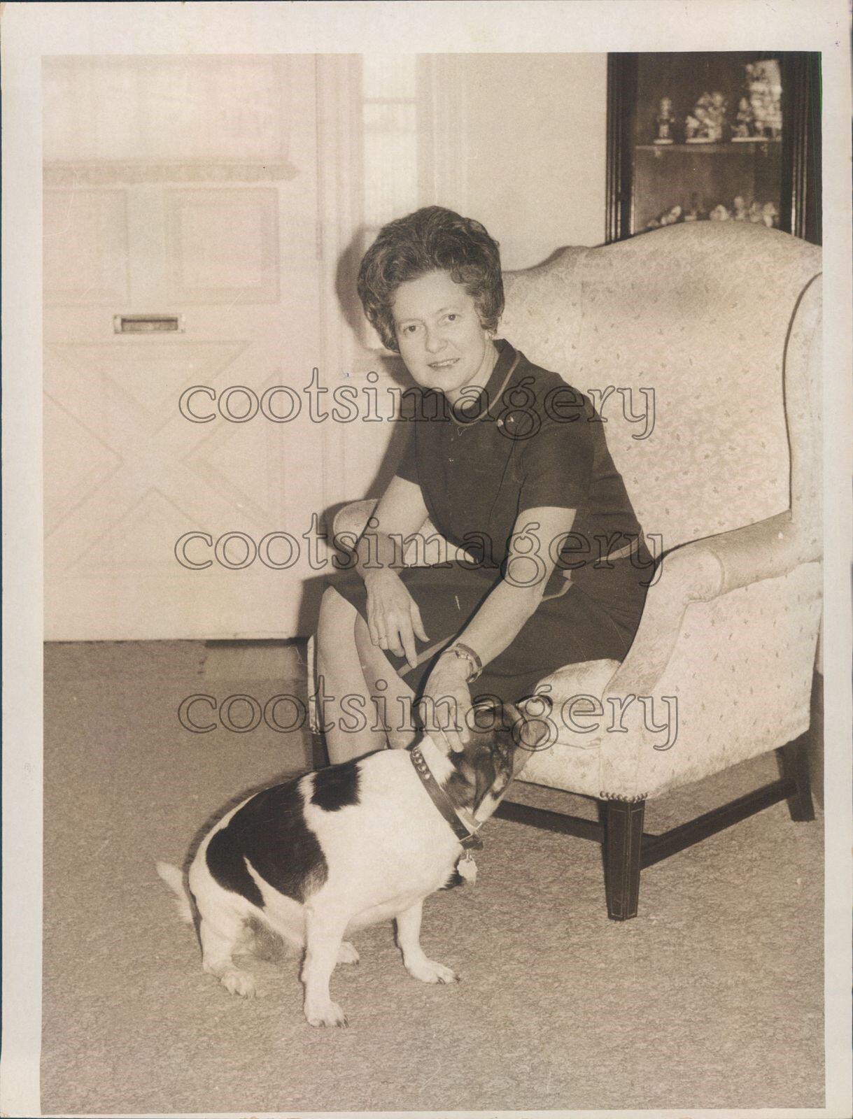 1973 Press Photo Dot Helms With Dog Wife of Jesse US Senator North Carolina