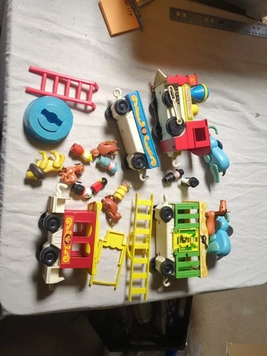 Vintage Fisher Price Train Lot Freight Express & Circus Animals Little People