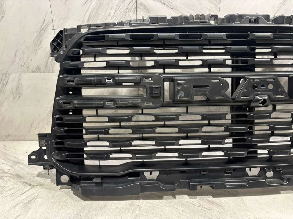 Dodge Ram 2500 3500 2019 2024 montaje de rejilla OEM parrilla central delantera 68386825af Foto 3 de 4