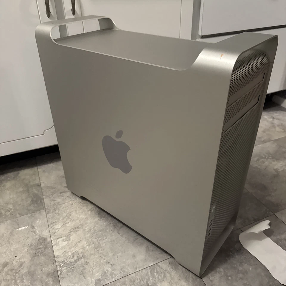 Apple Mac Pro1,1 A1186 2x Intel Dual Core Xeon 3GHz 32GB Ram No HDD. - Image 3 of 4