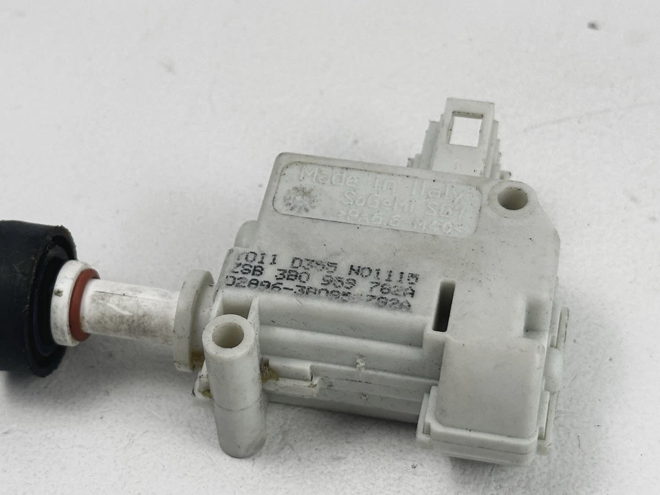 ZSB3B0959782A GLOVE BOX LOCK ACTUATOR  for AUDI  A6 VW 2005-2011 - Image 3 of 4