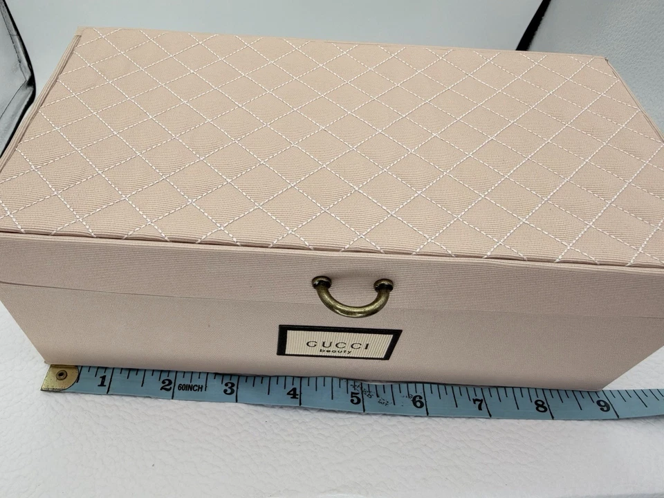 Joyero Gucci Rosa con delicado interior de tela floral para joyería + cosméticos Foto 4 de 4