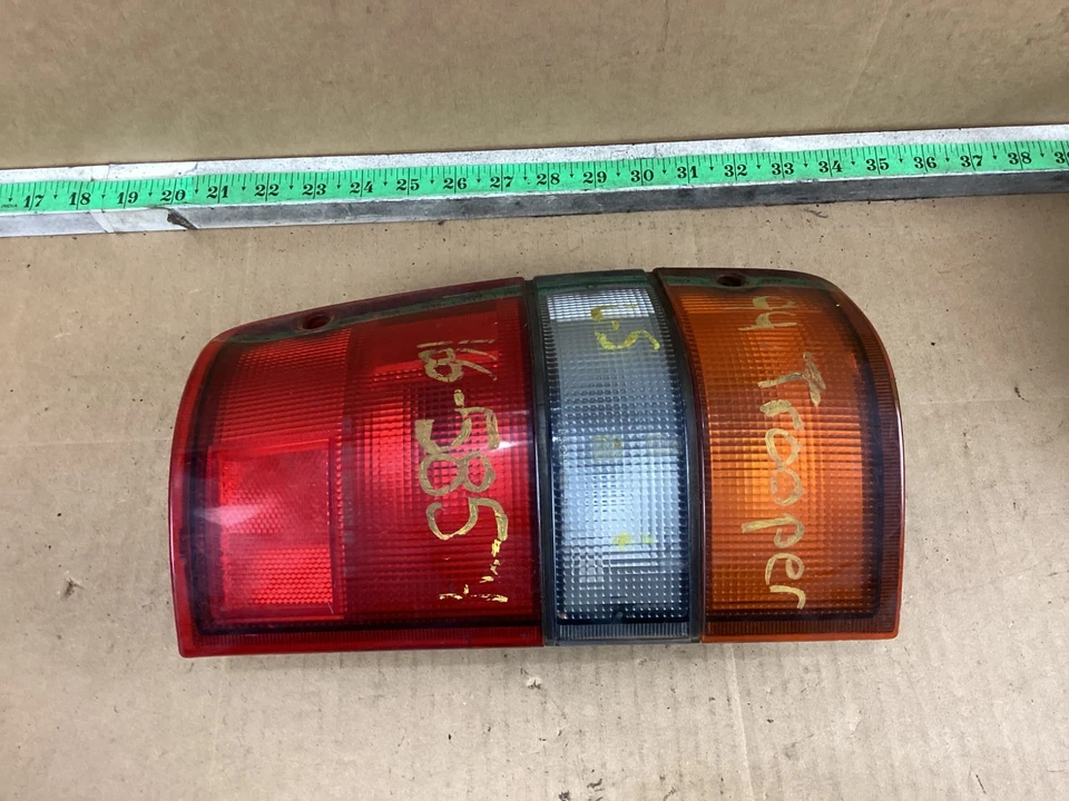 Luz trasera izquierda lado conductor Isuzu Trooper 1992-1997 8943589052 OEM Foto 4 de 4