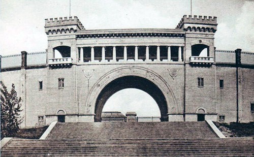 SYRACUSE NY ARCHBOLD COLLEGE SPORT * 2x3 KÜHLSCHRANKMAGNET * VINTAGE STADION POSTKARTE - Bild 1 von 2