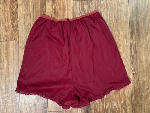 Vintage Vanity Fair Nylon Tricot Tap Panties PILLOW TAB Lace Trim Burgandy 6 - Picture 2 of 4