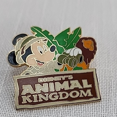 Disney's Animal Kingdom Mickey Mouse Watching a Lion Disney Pin 1139 RETIRED PIN
