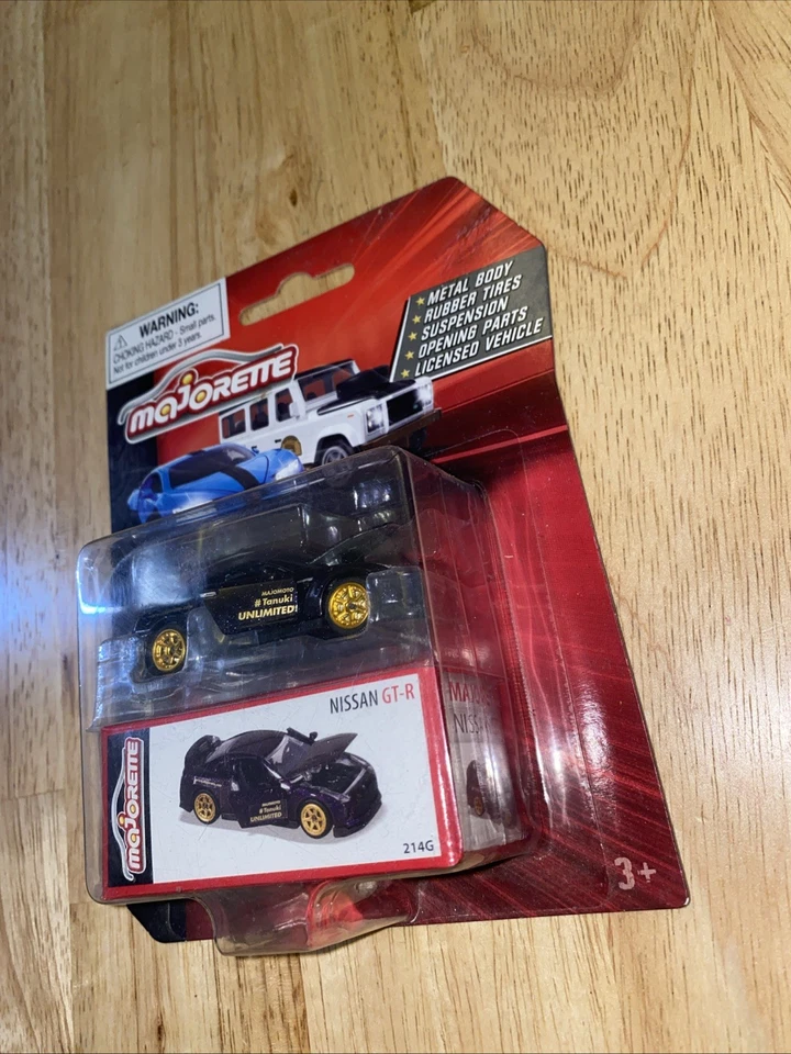 Aros dourados Majorette Nissan Skyline GT-R 35 1:64 - Imagem 2 de 4