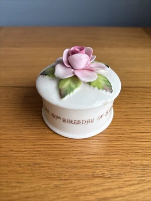 The Queen Mother 80th Birthday Staffordshire England Fine Bone China Trinket Box - Image 1 of 4