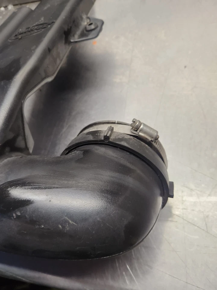 05-06 GMC Envoy Trailblazer Rainier 5.3L limpador de ar saída duto conjunto 15260369 - Imagem 4 de 4