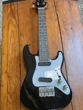 VORSON ELECTRIC UKULELE 4-STRING SOLID BODY BLACK  WHITE STRAT STYLE GUITAR