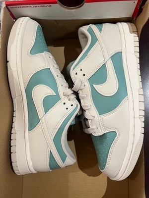 WMNS NIKE DUNK LOW IM6572 001 SIZE 7.5 (*the box has no lid *)