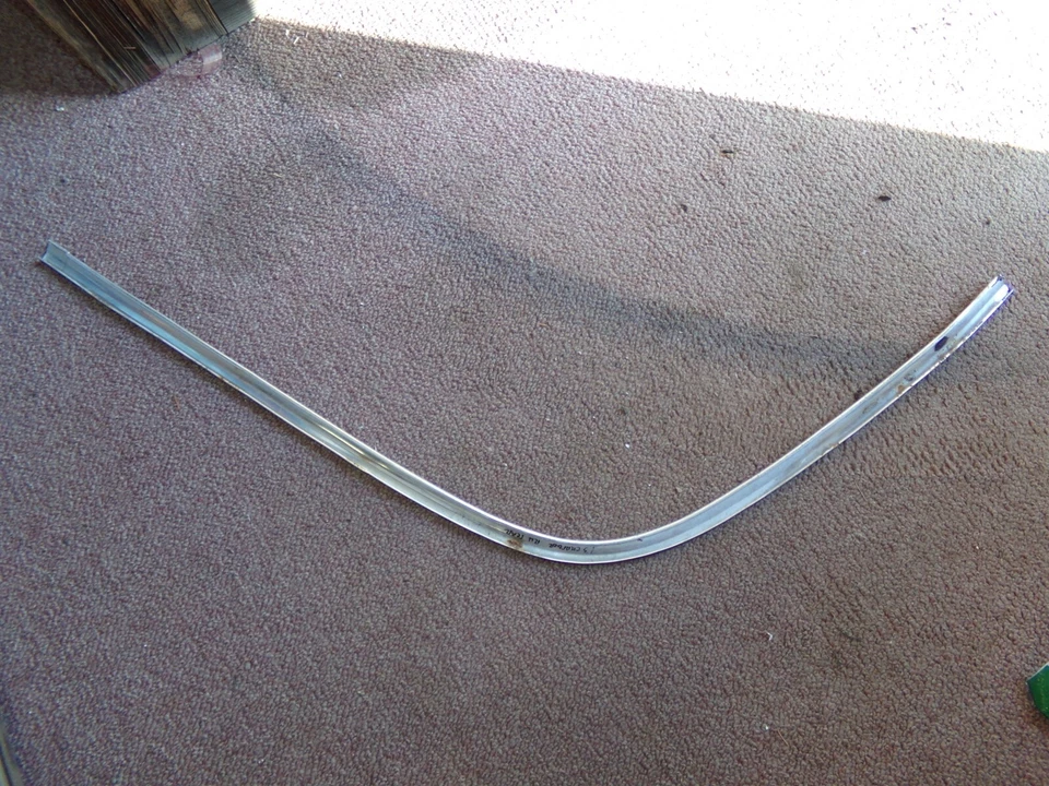 Dodge Charger 1973 moldura de ventana trasera derecha OEM  Foto 2 de 2