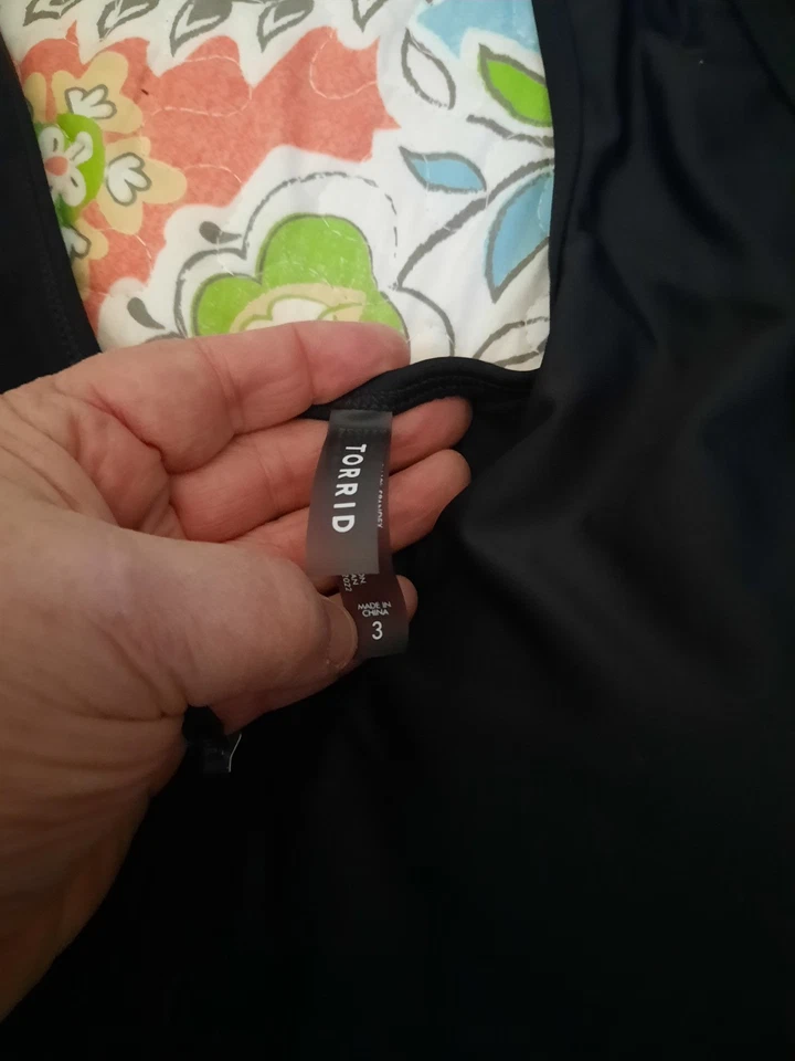 Черное платье для плавания Torrid размер 3 не использовалось, нет ярлыка. Очень хорошо сделано - Изображение 2 из 4