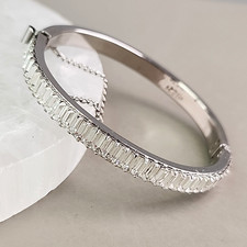 Vintage Rhinestone Hinged Bangle Bracelet Cle...