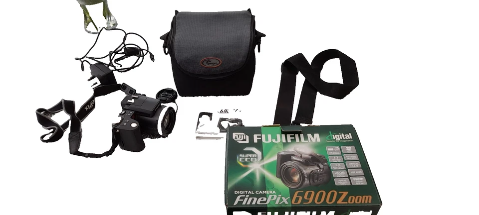 Fujifilm FinePix 6900 Zoom, photo 2 of 5