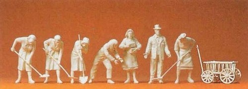 Preiser 16568 HO Scale WWII Unpainted Civilian Figures - Women Working in Ruins
