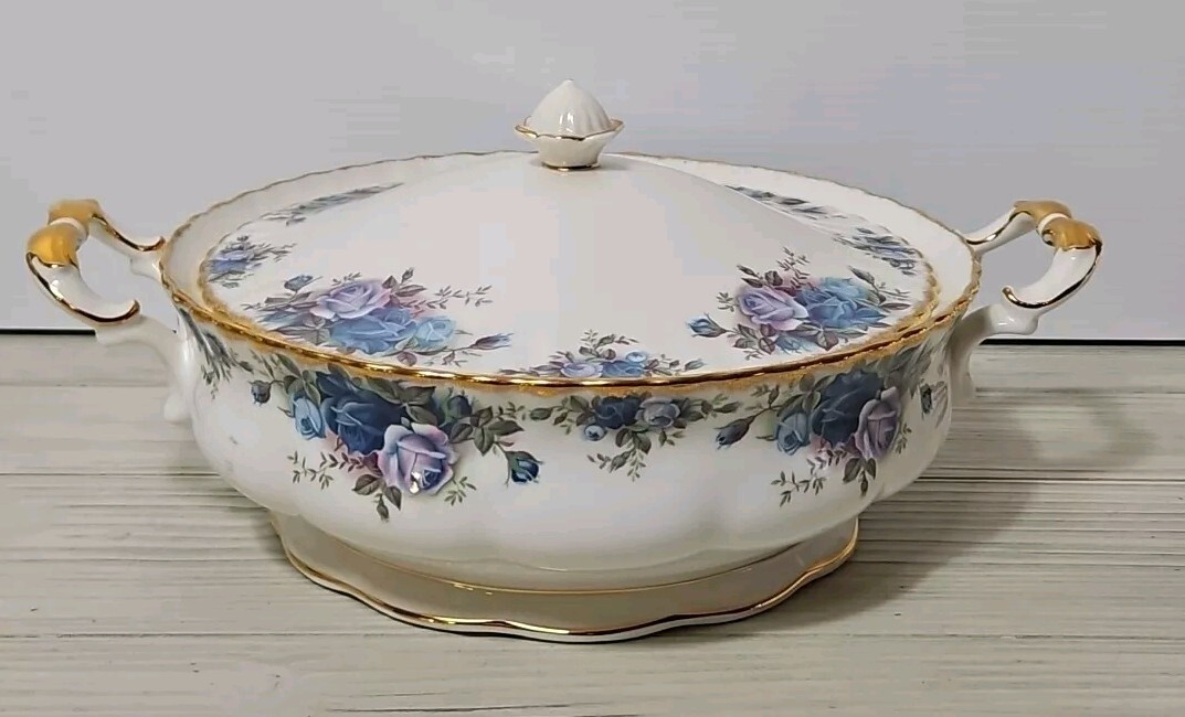 Royal Albert Moonlight Rose Covered Vegetable Casserole Dish *Read 