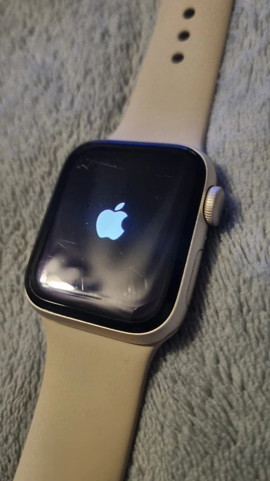 Apple Watch SE 40mm Aluminiumgehäusemit  (GPS)..., Foto 1 von 5
