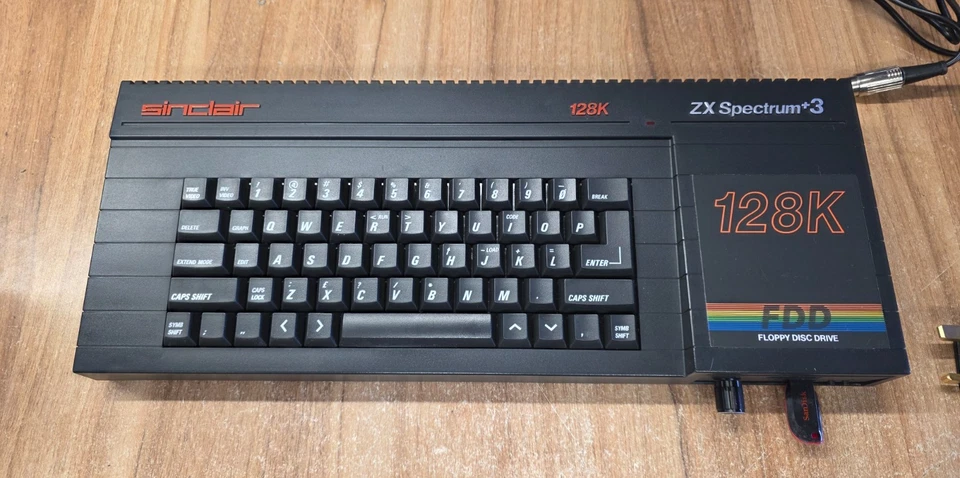 Sinclair 128K ZX Spectrum +3 con Gotek instalado y fuente de alimentación moderna probada - Imagen 2 de 4