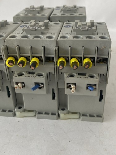 Lotto di 5 contattori Allen-Bradley 100-C09E*10 serie A - Foto 2 di 4
