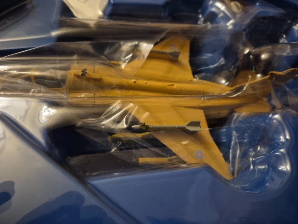 Corgi Aviation SEPECAT Jaguar GR.I A "Gulf War" Detachment RAF Muharraq AA35402 - Image 3 of 4