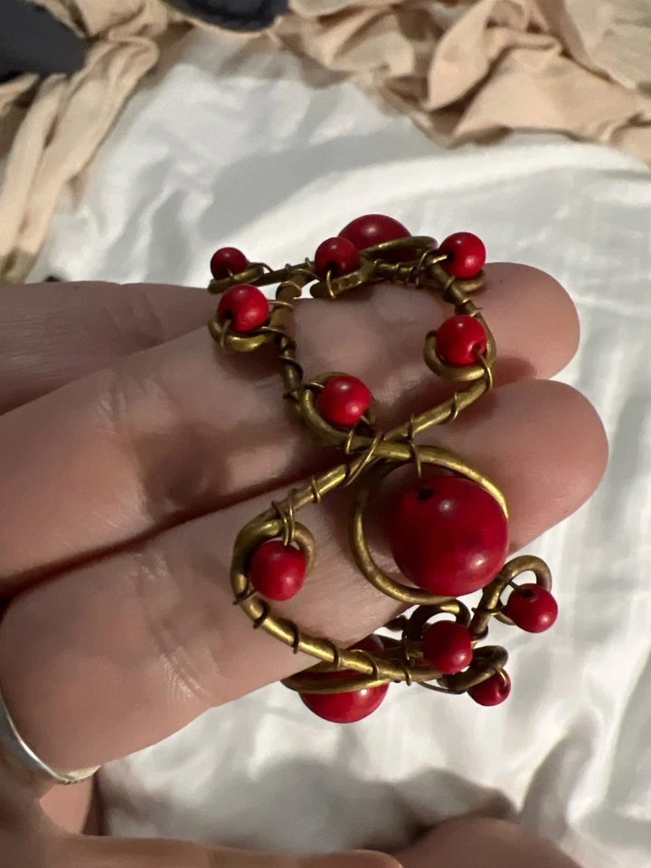 Pulsera de alambre vintage con cuentas rojas boho hecha a mano brazalete joyería hippie terroso Foto 3 de 4