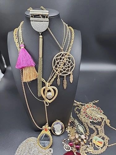 VINTAGE & CONTEMPORARY GOLD TONE COSTUME JEWELRY LOT OF 13 PIECES