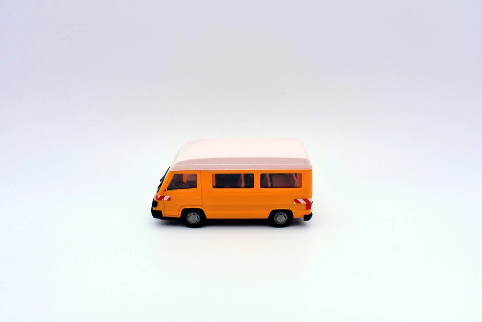 modellino auto furgone scala 1:87 herpa mercedes benz 100 D modellismo statico - Immagine 3 di 4