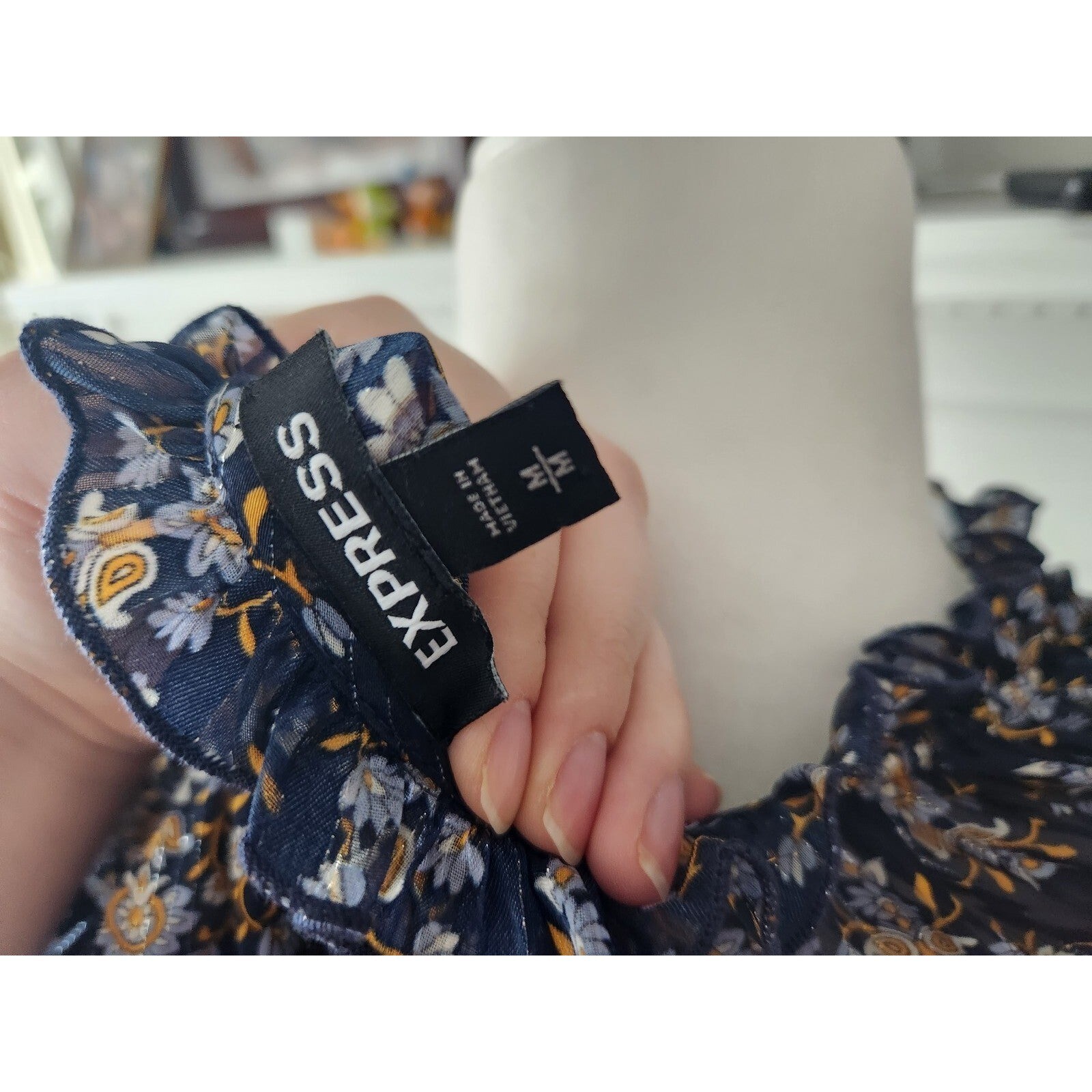 Size Medium Express Shirt - image 5