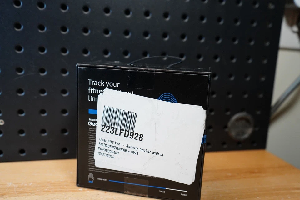 (O) Samsung Gear Fit2 Pro Smartwatch Fitness Band Diamond Red SM-R365NZRNXAR - Image 3 of 4