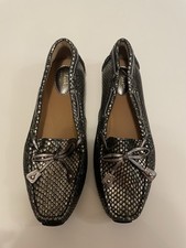 NWOB Clarks Artisan Pewter Snake Print Women  s Leather Loafers Size 6