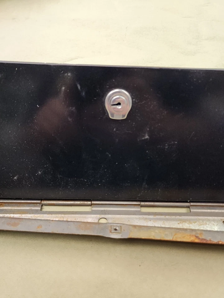 1967 年 67 别克 Special Skylark GS 340 GS 400 原装通用手套盒门  — 第 3/4 张图片