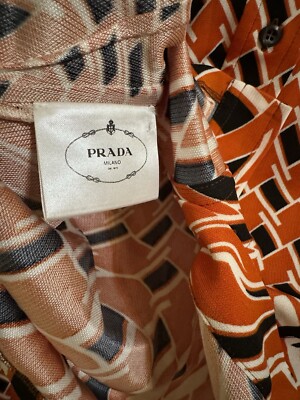 ワンピース Prada Printed Silk Shirt Prada Black Floral Split Button Up Shirt – Savonches