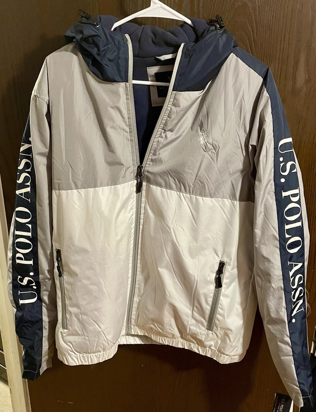 Us Polo Jacket Size Men’s Size Small Puffer Hooded Print on Sleeves Amazing Cond
Opens in a new wind