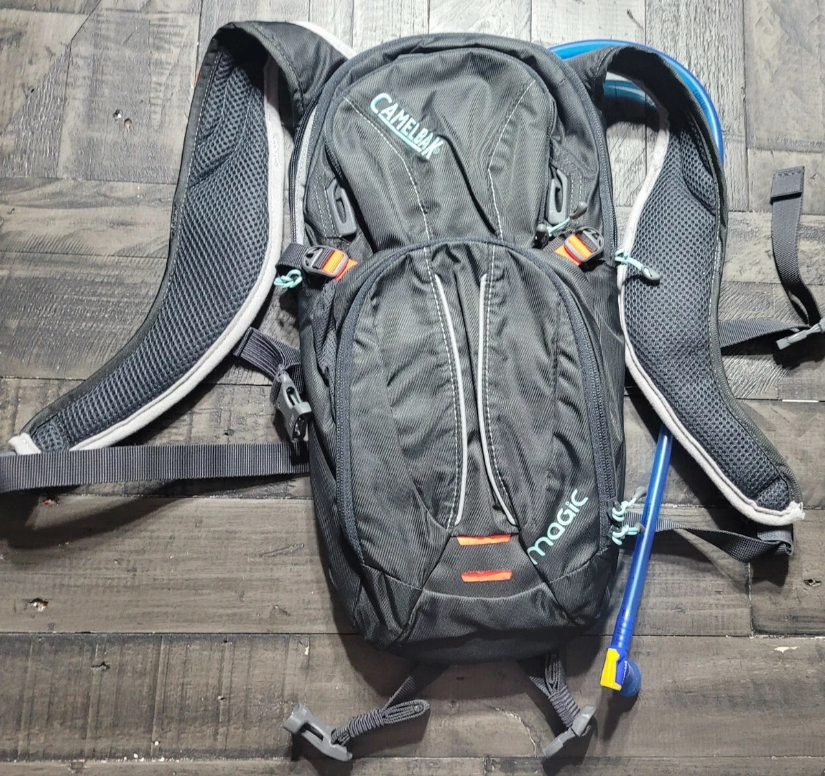Camelbak 2 clearance litre hydration pack