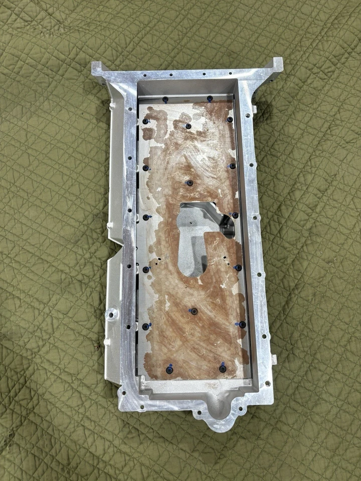 Dodge Viper 2008-2107 cárter de aceite 5037737AA. Foto 2 de 3