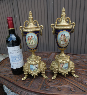 PAir italian porcelain bronze base lion paws romantic decors urns statue