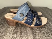 CLARKS WOMEN’S  EMILY 2 ADELLA SANDAL NAVY MULTI - SIZE 9.5 NARROW - NEVER WORN