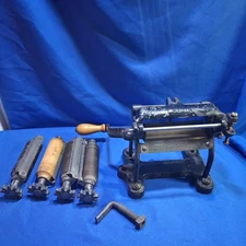 ANTIQUE VITANTONIO HAND CRANK PASTA MAKER/ROLLERS- CAST IRON
