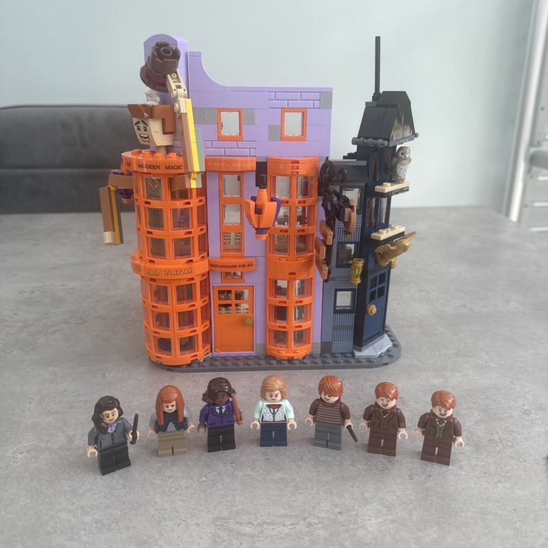 LEGO Harry Potter Diagon Alley Weasleys' Wizard Wheezes Building Set 76422