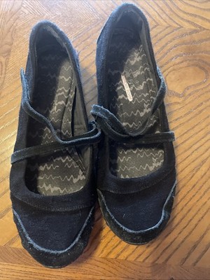 Ladies Sketchers Size 9.5 Black Suede Strap Closed Toe Slip On Shoes
