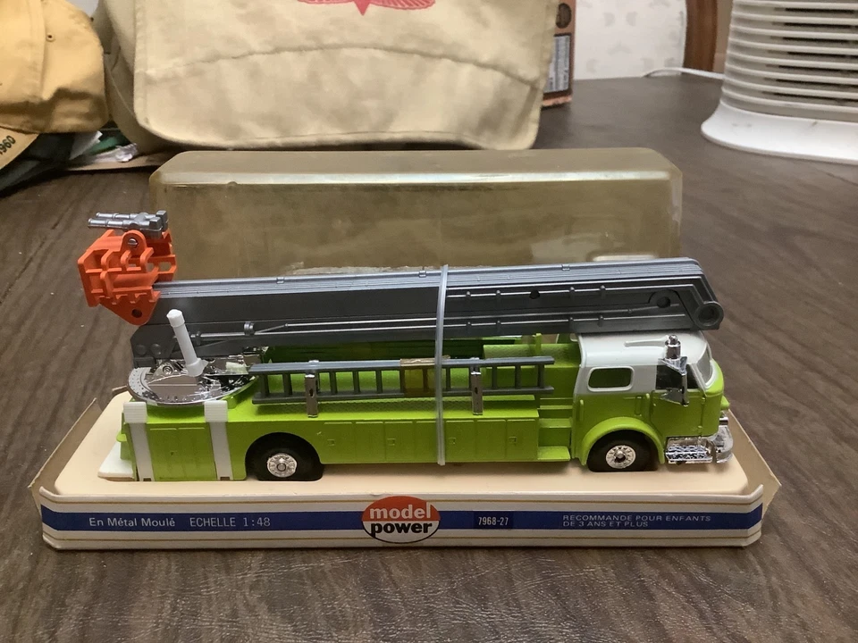 NIB MODEL POWER Green and White 1/48 Scale Fire Truck NOS - Image 3 of 3