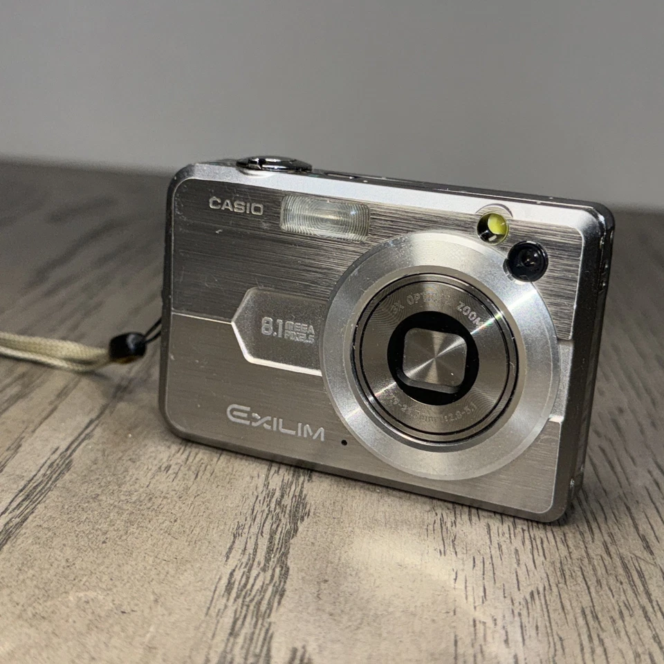 Casio EXILIM ZOOM EX-Z850 8.1MP Digital Camera - Silver - Image 2 of 4