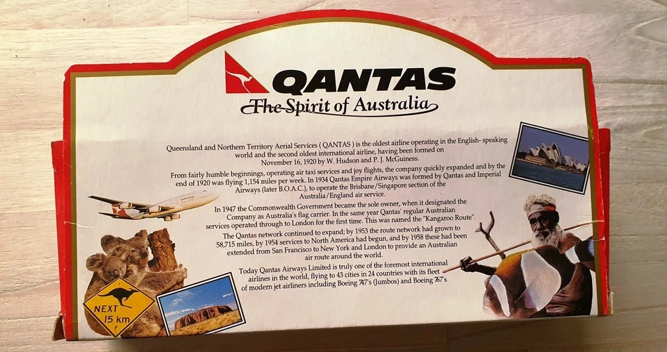 LLedo QANTAS Cargo Handling Truck and Spirit of Australia Bus Set boxed - image 3 of 4