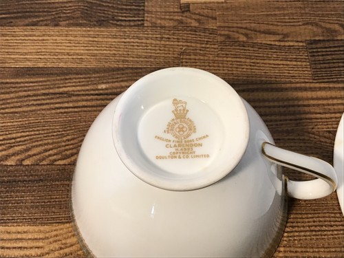 **ENSEMBLE TASSE et SOUCOUPE VINTAGE ROYAL DOULTON CLARENDON PIEDS** - Photo 6/7
