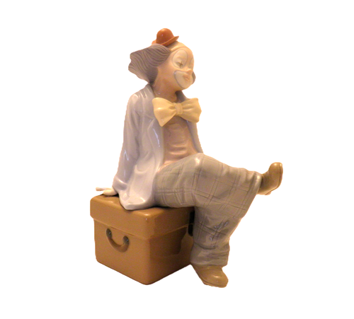 Nadal Clown Circus Figurine Porcelain Sitting on Trunk 2693 Vintage Lovely - Picture 3 of 11