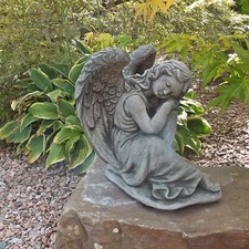 Steinfigur Engel sitzend Grabschmuck Dekoration  Gartenfigur 6 kg