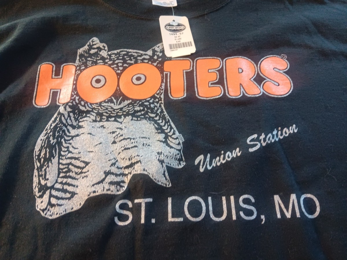 Hooters 20th anniversary St. Louis Union Station short sleeve 